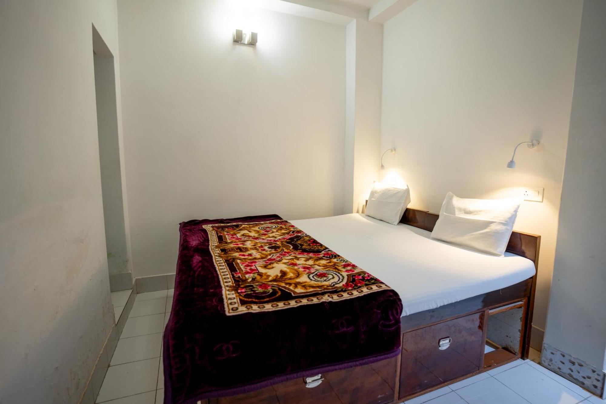Varanasi Rest House — Photos 2