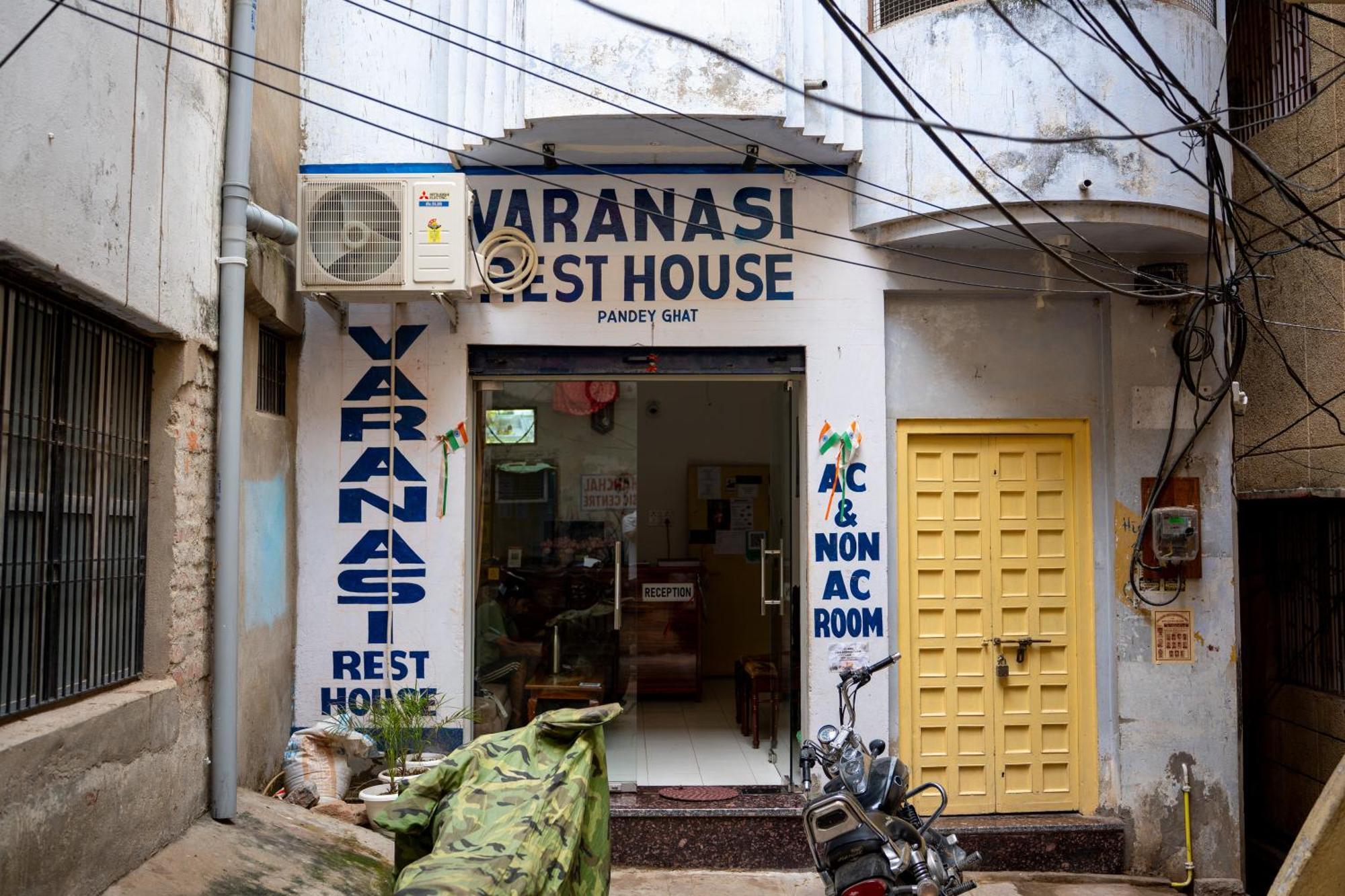 Varanasi Rest House — Photos 1