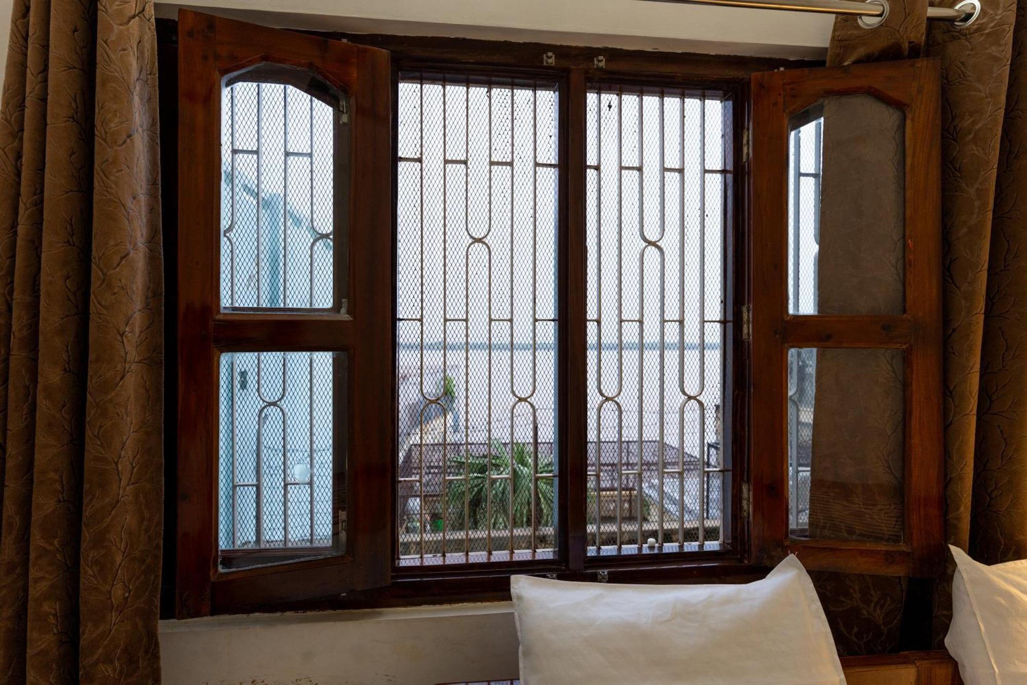 Varanasi Rest House, Varanasi